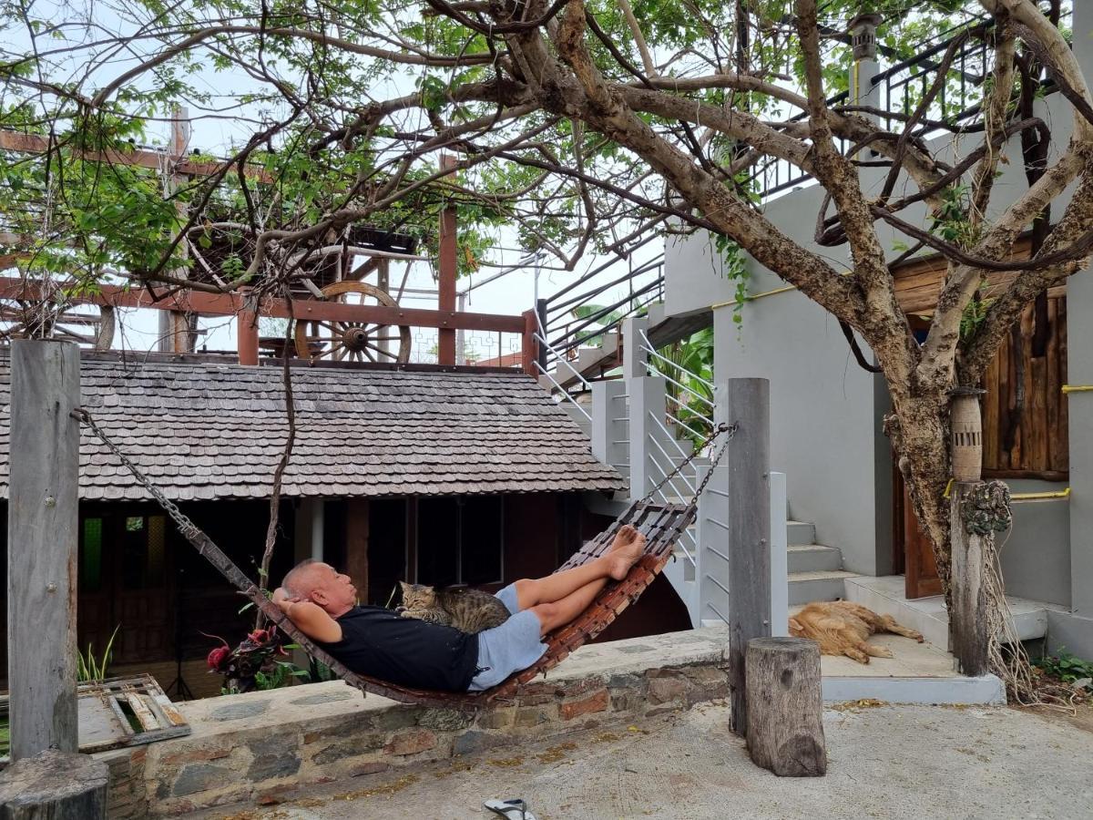 Hello Sichang Bungalow Ko Si Chang Bagian luar foto