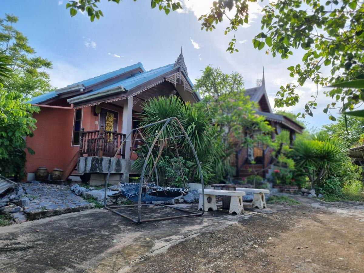 Hello Sichang Bungalow Ko Si Chang Bagian luar foto