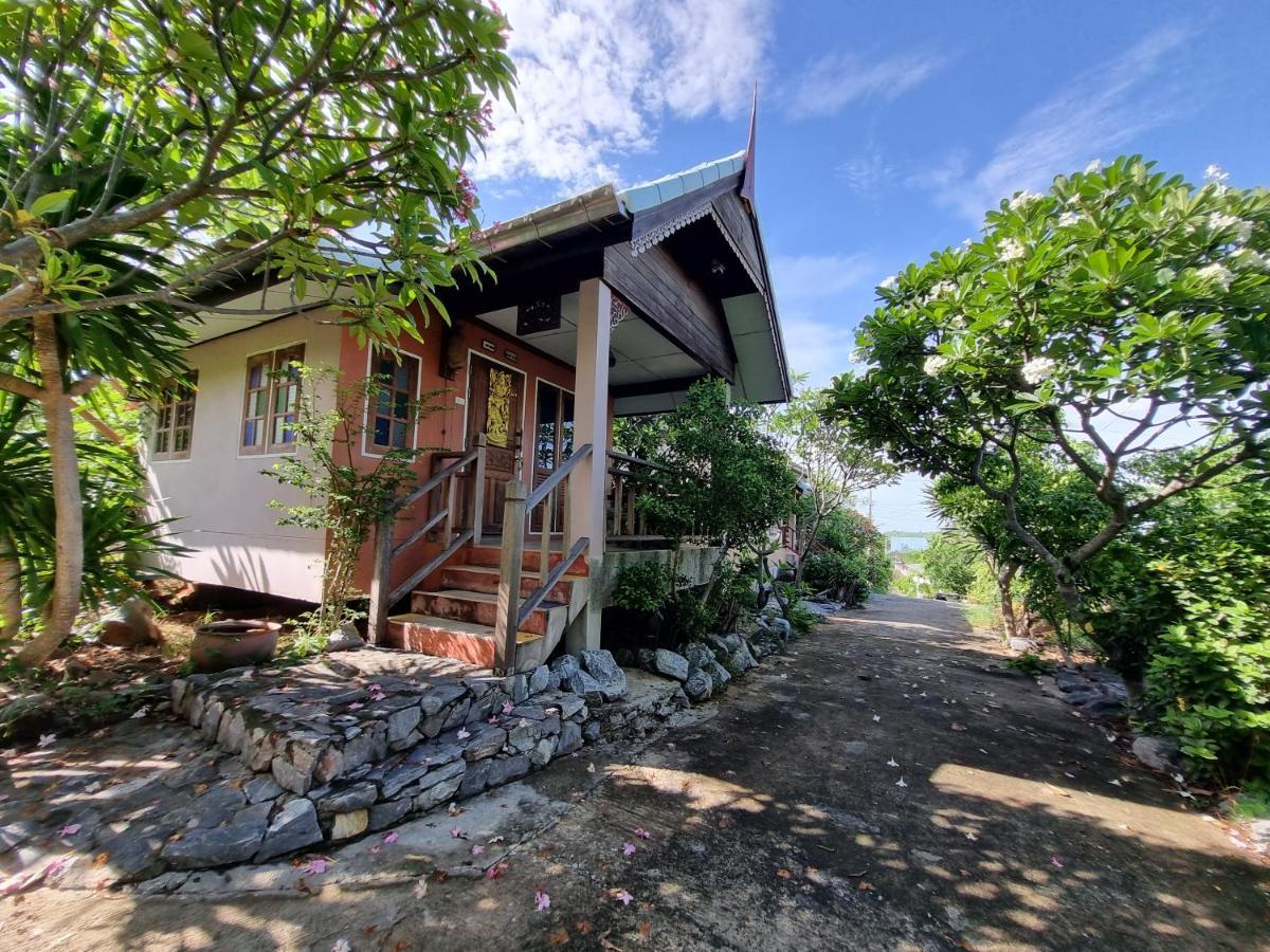 Hello Sichang Bungalow Ko Si Chang Bagian luar foto