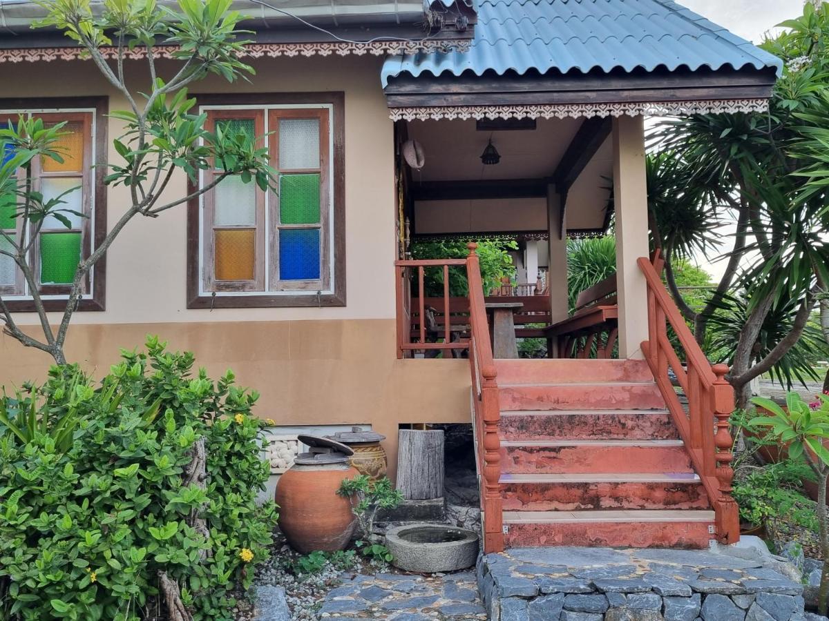 Hello Sichang Bungalow Ko Si Chang Bagian luar foto