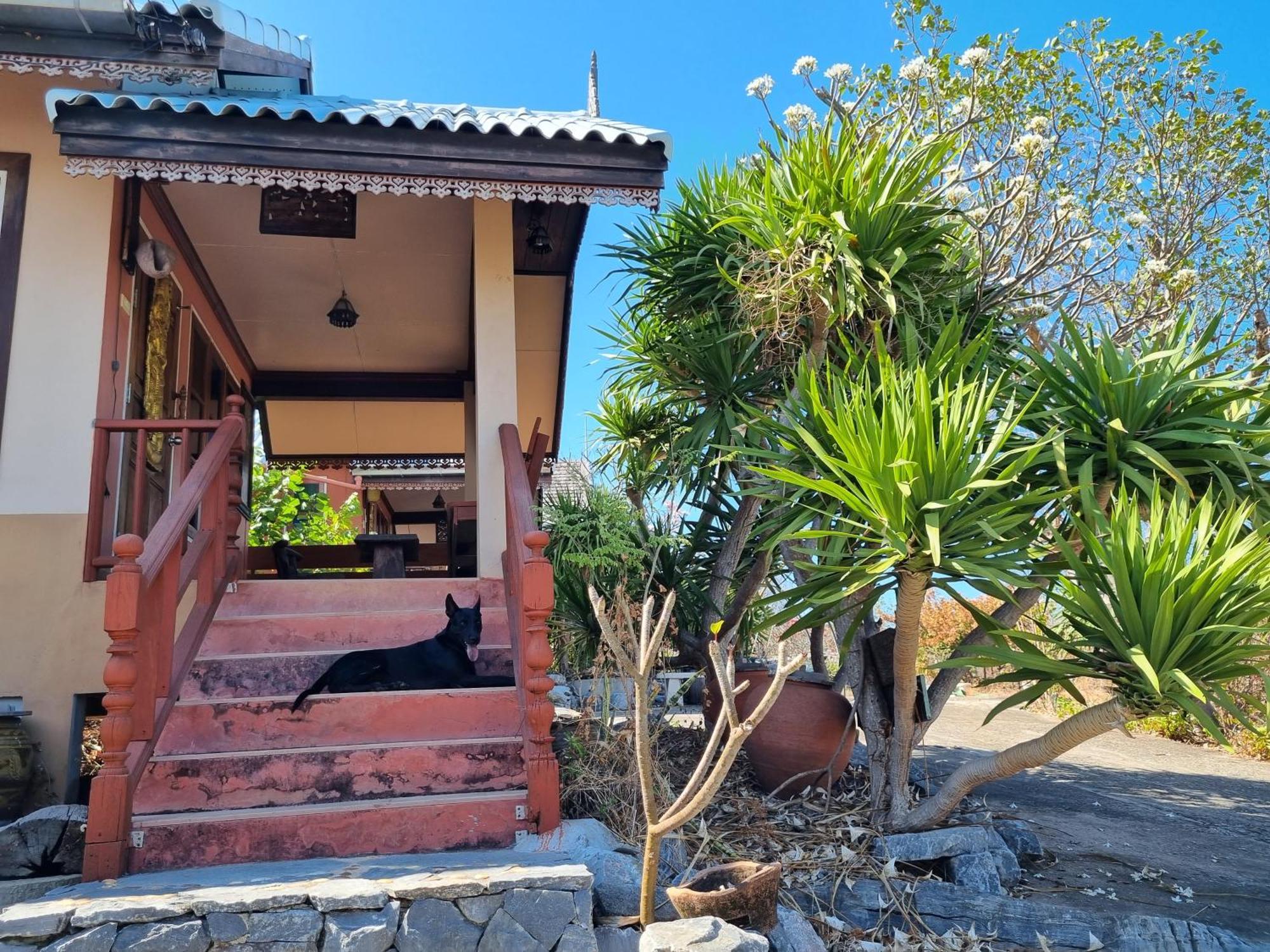 Hello Sichang Bungalow Ko Si Chang Bagian luar foto