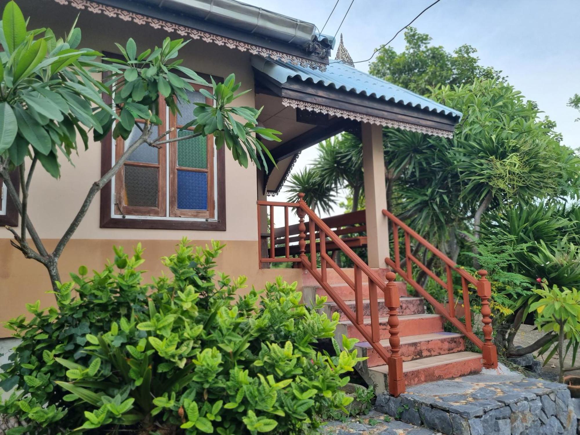 Hello Sichang Bungalow Ko Si Chang Bagian luar foto
